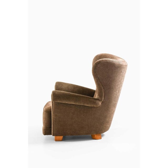 Brown Scandinavian Modern Easy Chair in Birch and Fabric by Elias Svedberg, 1940s For Sale - Image 8 of 10