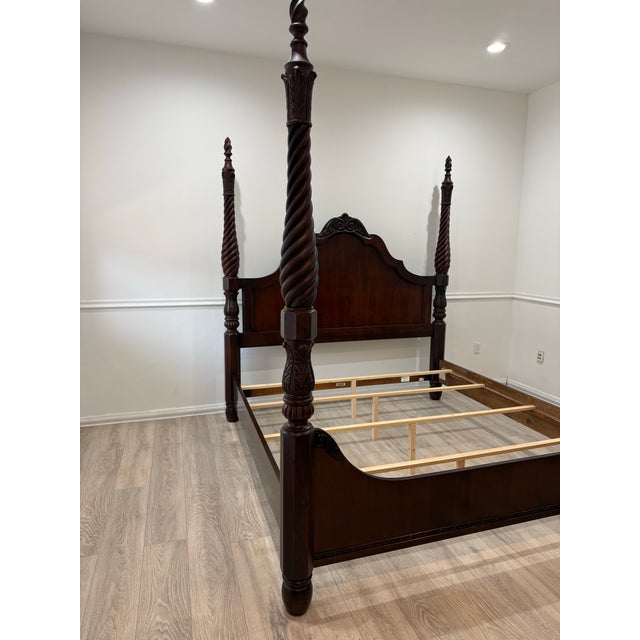 Thomasville King Size Mahogany Cherry Four Poster Bed. Inside mattress size W 77 1/4 , L 79 in , Posts Hight 91.5 in ,...