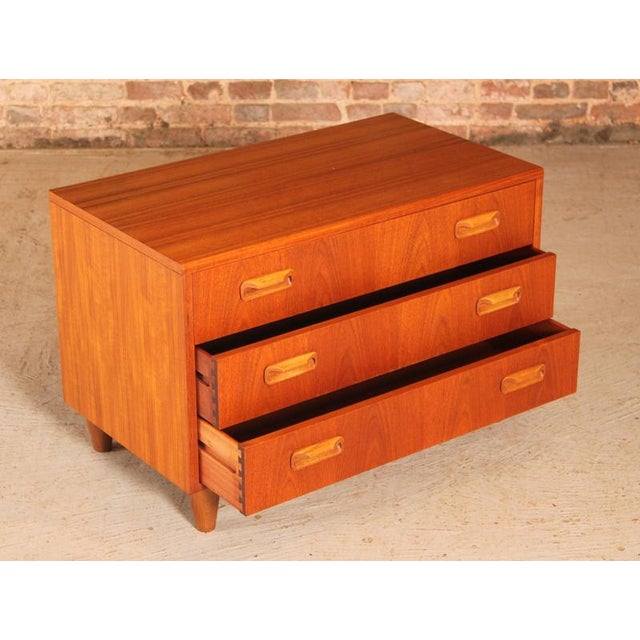 Brown Mid-Century Modern Fresco Chest of Three Drawers from G-Plan, 1960s For Sale - Image 8 of 10