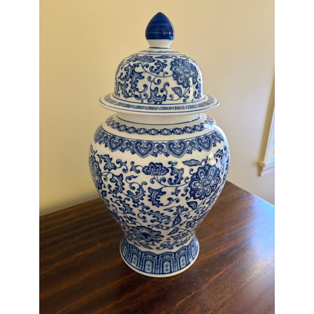 Chinoiserie Chinoiserie Large Blue and White Porcelain Ginger Jar For Sale - Image 3 of 8
