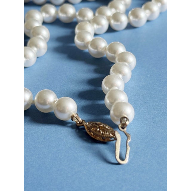 Vintage Mid Century Glass Faux Pearl Necklace With Filigree Fishhook Clasp For Sale In New York - Image 6 of 6