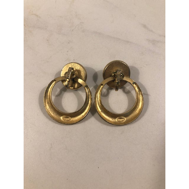 Trifari 1970s Trifari Black Enamel & Gold Door Knocker Earrings, A Pair For Sale - Image 4 of 8