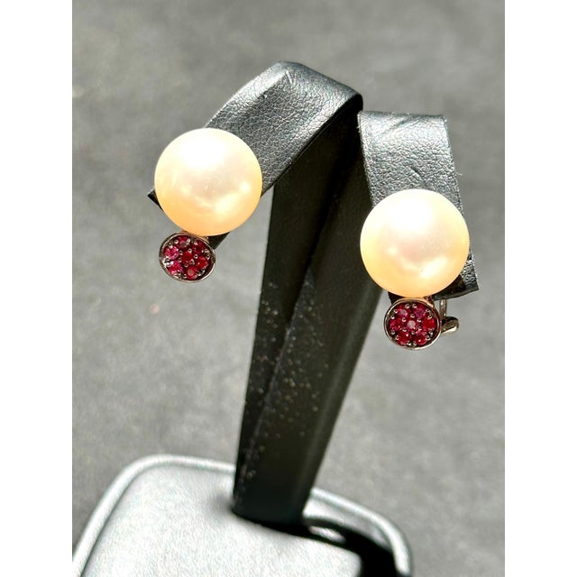 14 Mm Round South Sea Pearl & Ruby Cocktail Stud Earrings 18 Karat White Gold For Sale In New York - Image 6 of 8