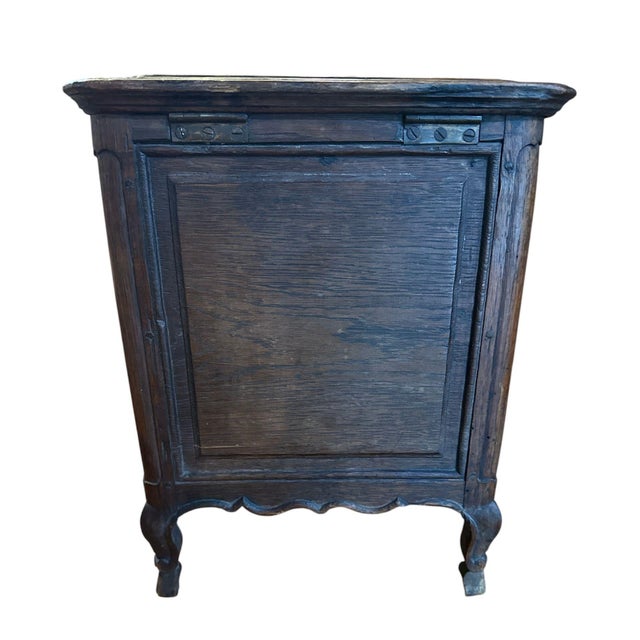French Louis XVI Table Top Box in Walnut, Late 18th Century For Sale - Image 3 of 7