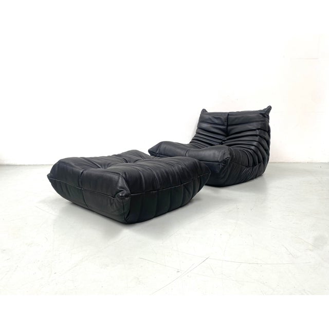 Set of French Togo Lounge Chair and Ottoman in Black Leather attributed to Michel Ducaroy for Ligne Roset, 1970s For Sale - Image 12 of 14