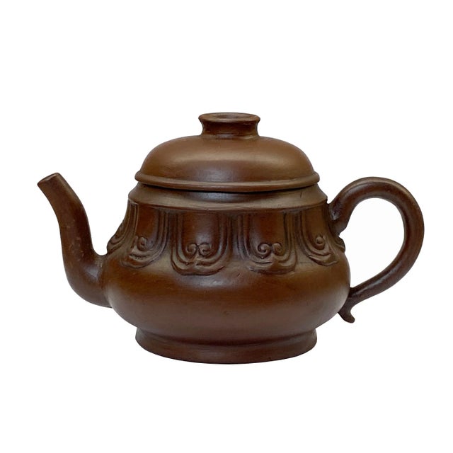 Chinese Handmade Yixing Zisha Clay Teapot With Artistic Accent For Sale In San Francisco - Image 6 of 6