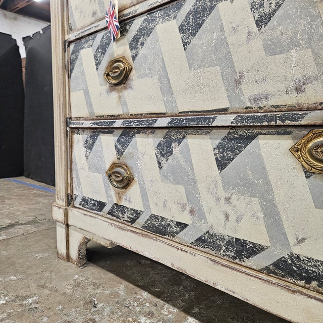 Wood Mid 20th Century Large Hand Painted 3 Drawer Fluted Column Chest of Drawers For Sale - Image 7 of 18