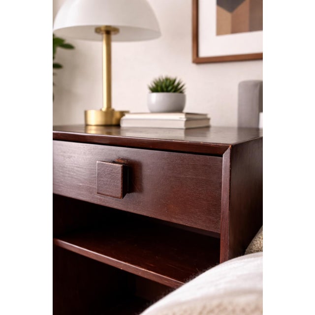 Mid-Century Modern Solid Wood Mid-Century Modern Nightstand With 2.5” Square Wood Knob – Dovetailed Drawer – 1950s–1960s For Sale - Image 3 of 7