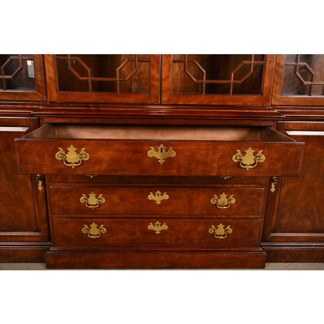 Wood Henredon Georgian Carved Mahogany Breakfront Bookcase Cabinet For Sale - Image 7 of 16