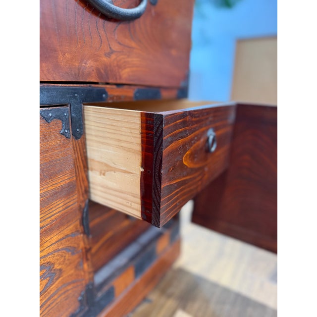 Brown Antique Japanese Meiji Period Keyaki Two-Piece Stacking Tansu Chest With Hidden Drawers & Original Key For Sale - Image 8 of 15