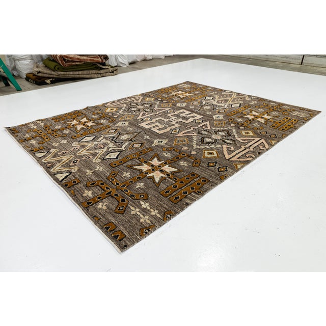 Gray Modern Tulu Plush Wool Area Rug Tribal African-Inspired Geometric Motif For Sale - Image 11 of 11