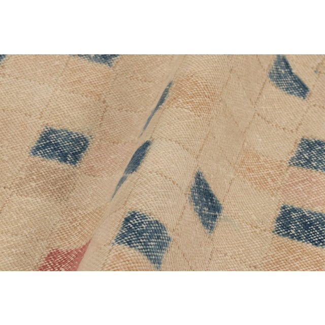 Textile Vintage Turkish Rug, Beige and Gold With Geometric Patterns – Rug & Kilim For Sale - Image 7 of 8