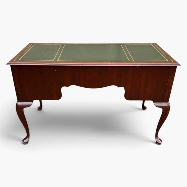 1950s Vintage Sligh Solid Mahogany Queen Anne Writing Desk – Green Leather Top For Sale - Image 5 of 15