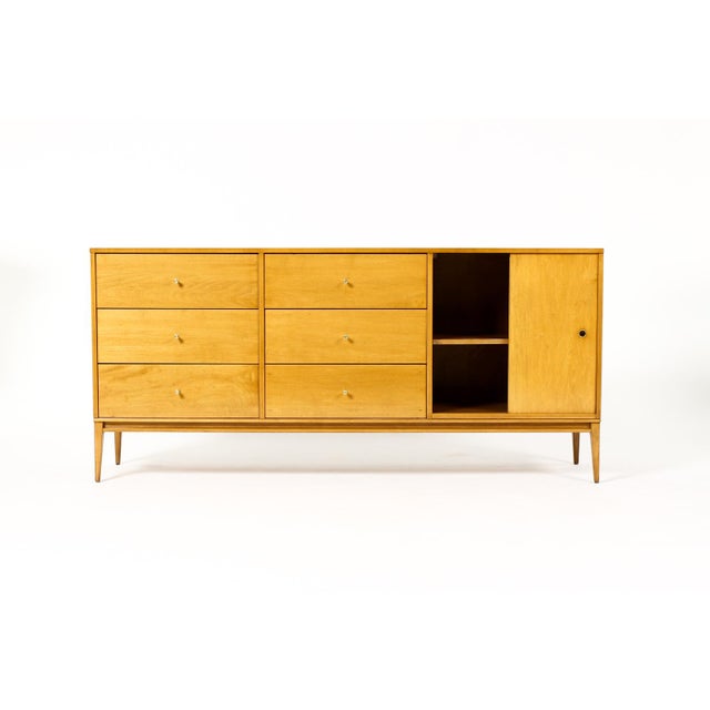 1950s Attributed to Paul McCobb Planner Group Maple Low Dresser — 6 Drawer + Sliding Doors For Sale - Image 4 of 9