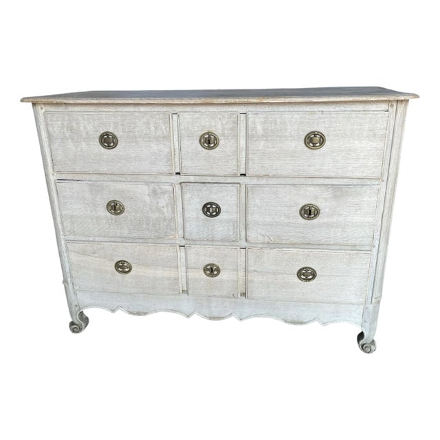 Early 19th Century Louis XV French Bleached Oak Chest of Drawers For Sale