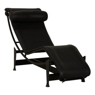 Bauhaus LC 4 Chaise Lounge in Black by Le Corbusier for Cassina For Sale