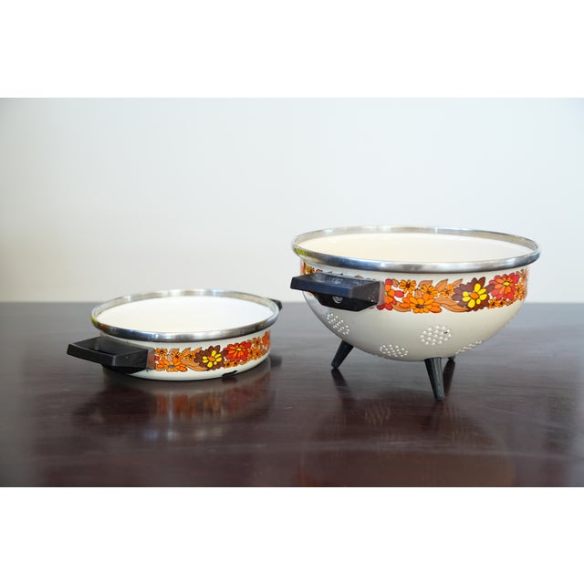 White Vintage Enamel Floral Colander and Stew Pot Set, 1950s, Set of 2 For Sale - Image 8 of 8