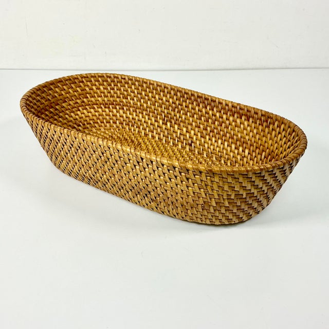 1990s Vintage Boho Chic Coastal Oval Wicker Basket For Sale - Image 9 of 10