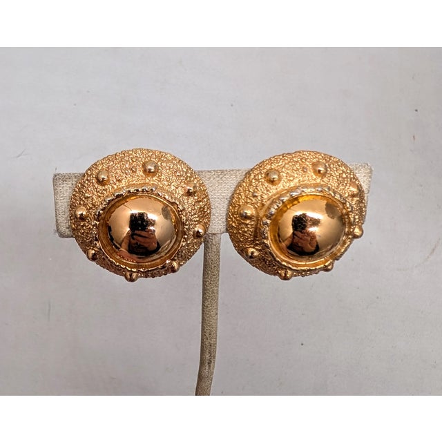 Vintage 1971 Signed Napier Egyptian Revival Round Goldtone Clip Earrings-2 Pieces For Sale In Philadelphia - Image 6 of 7