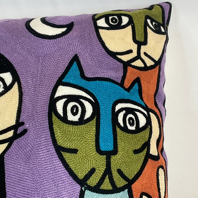 Textile 1980s Abstract Boho Chic Crewel Picasso Style Cats Pillow With Feather Insert For Sale - Image 7 of 11