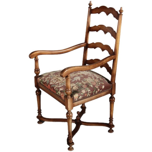 Vintage Baroque Style Armchair in Walnut, 1940, in Very Good conditions. Designed 1920 to 1949