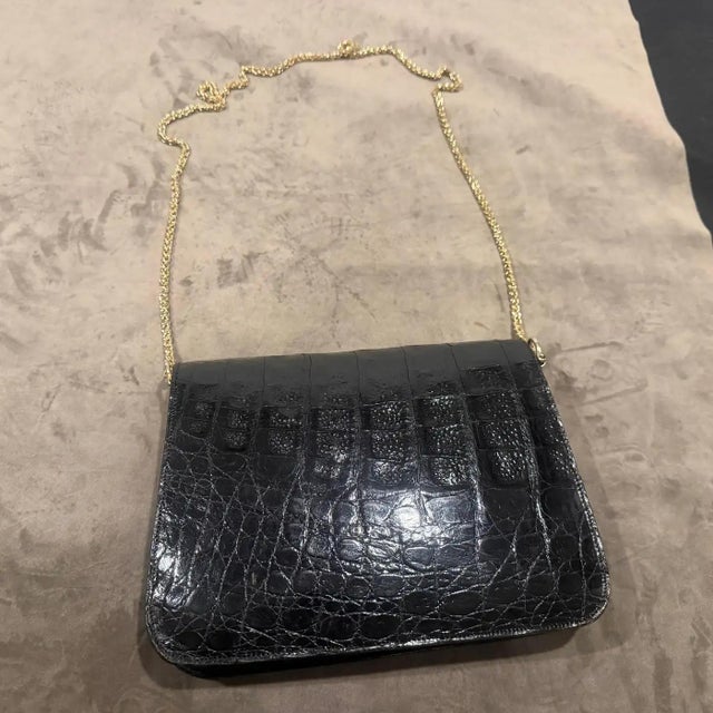 1970s High Quality Vintage Black Leather and Brass Italian Shoulder Bag For Sale - Image 14 of 18