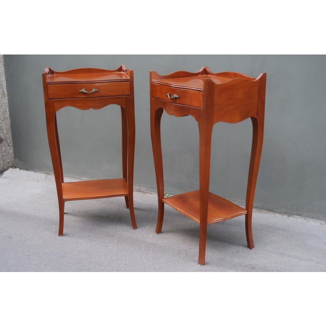 1970s Pair of French Louis XV Style Side Tables Nightstands For Sale In Los Angeles - Image 6 of 15