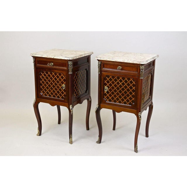 Gold 19th Century Transitional Pillar Nightstands, France, 1870s, Set of 2 For Sale - Image 8 of 18