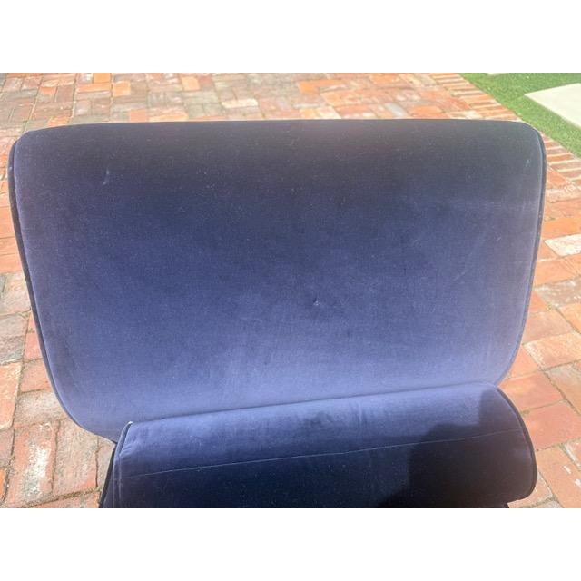 2000 - 2009 Modern Chaise in Blue Velvet Attributed to Dialogica For Sale - Image 5 of 9