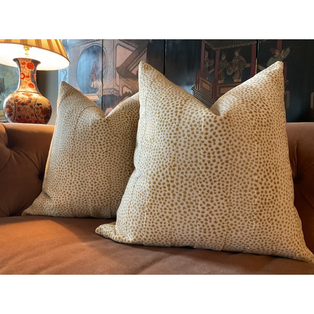 Glorious animal print in raised velvet from Cowtan and Tout. This beautiful fabric is called "Clarence" and retails in the...