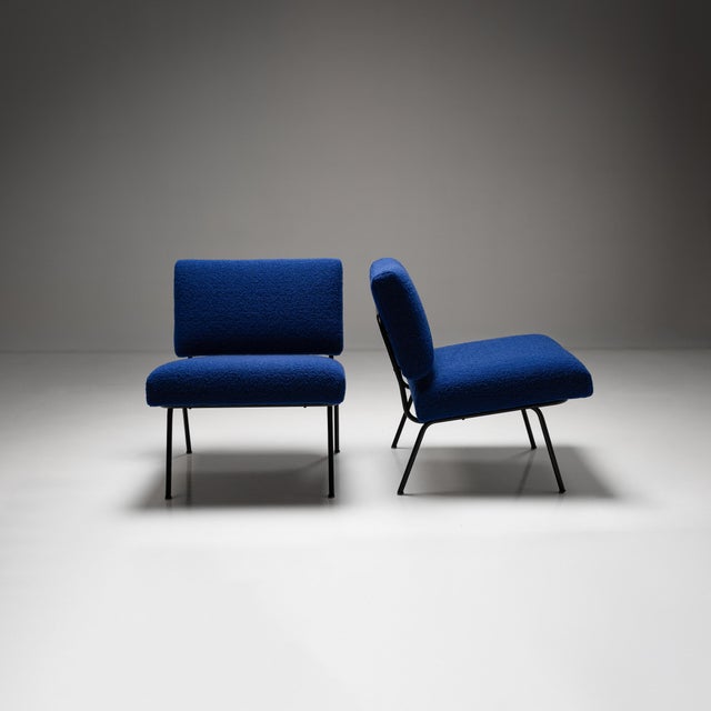 We love Florence Knoll and we love blue. It is a perfect match on this Florence Knoll Model 31 lounge chair. It is a true...