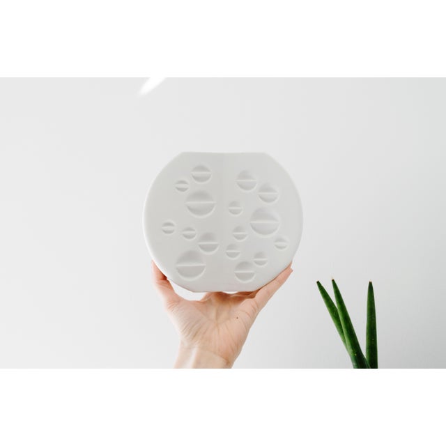 Thomas 1950s Hans-Theo Baumann for Thomas Germany Matte White Porcelain Op Art Vase For Sale - Image 4 of 12