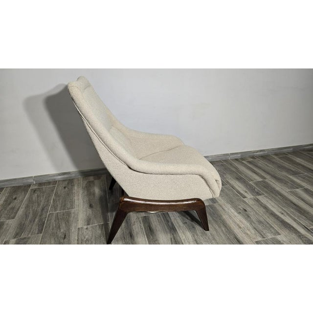 Mid-Century Armchair in Fabric and Wood For Sale - Image 10 of 12