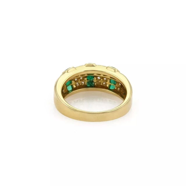 Queen Emerald & Diamond 18k Yellow Gold Band Ring - Size 5 For Sale - Image 4 of 5
