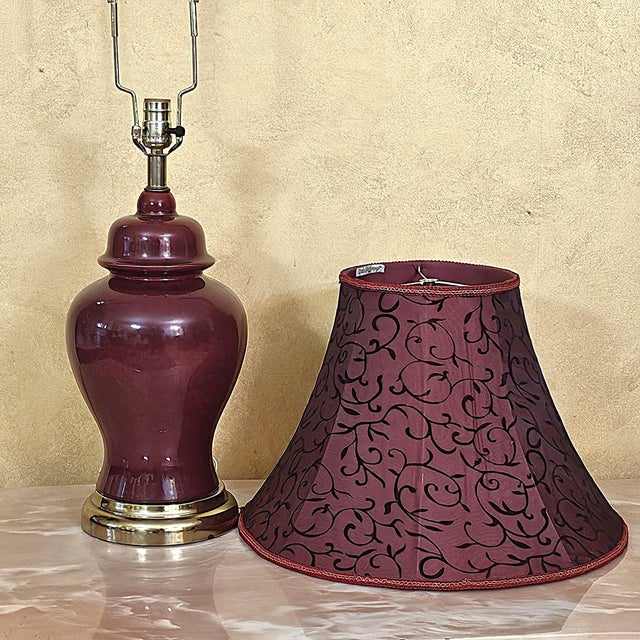 1980s Vintage Chinese Flambe Porcelain Urn Lamp With Dale Tiffany Shade For Sale - Image 5 of 18