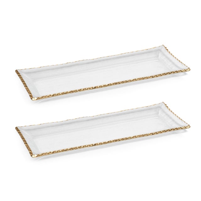 This beautiful rectangular tray has an elegant look and adds to any table's aesthetics with its contemporary design. Clear...