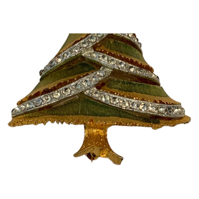 Jj Vintage Enameled Christmas Tree Brooch Adorned With Clear Sparkling Rhinestones- Textured Festive Holiday Tree Pin- Vintage Jewelry For Sale - Image 4 of 4