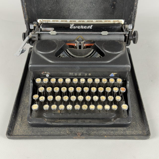 Metal Everest Mod 90 Portable Typewriter from S.A. Serio Milano For Sale - Image 7 of 12