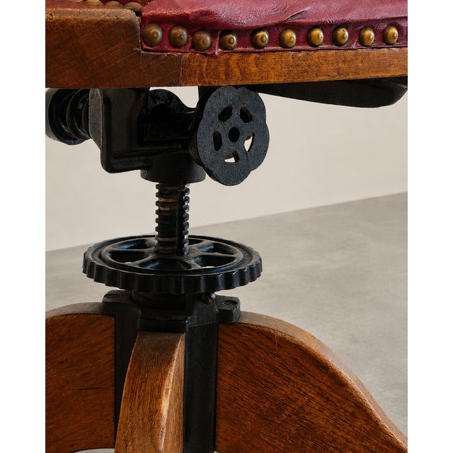 This Horgen-Glarus swivel office chair impresses with its timeless elegance and remarkable Swiss craftsmanship. Made of...
