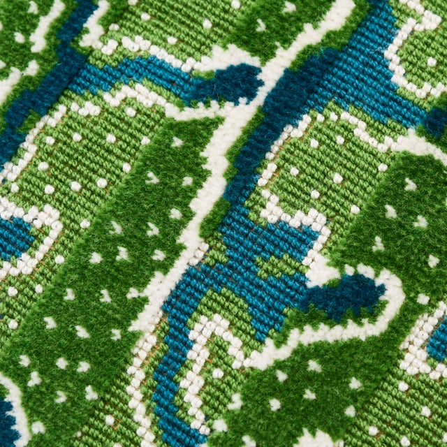 This 18" x 18" pillow features Corail Velvet in Emerald paired with Gustave Silk Lip Cord in Emerald. This freeform coral...