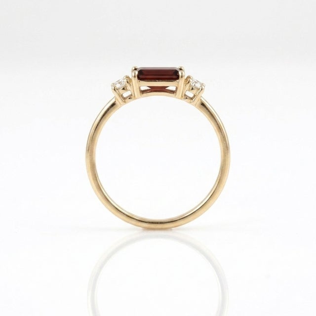 Metal Minimalist Baguette Cut Garnet Three-Stone Ring – Wedding Engagement Ring Us 7 For Sale - Image 7 of 7