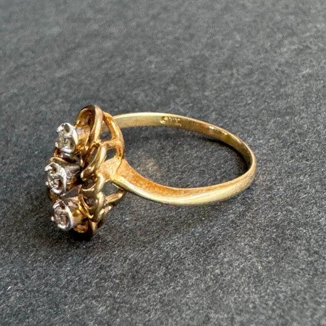 Vintage 14k Gold & Diamond Ring Swirled Freeform Cluster Three Stone Size 6.25 For Sale - Image 6 of 11