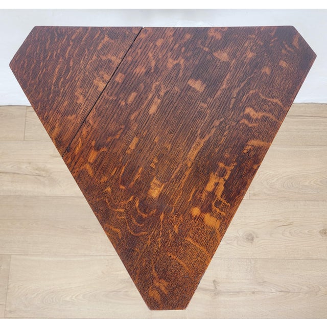 1960s 20th Century Arts and Crafts English Triangular Occasional Tripod Table, 1960 For Sale - Image 5 of 18