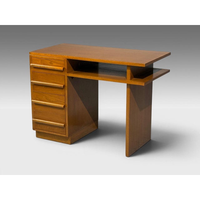 T.H. Robsjohn-Gibbings, Widdicomb, American Mid-Century Modern, Writing Desk, Walnut, USA, 1960s A unique writing desk...