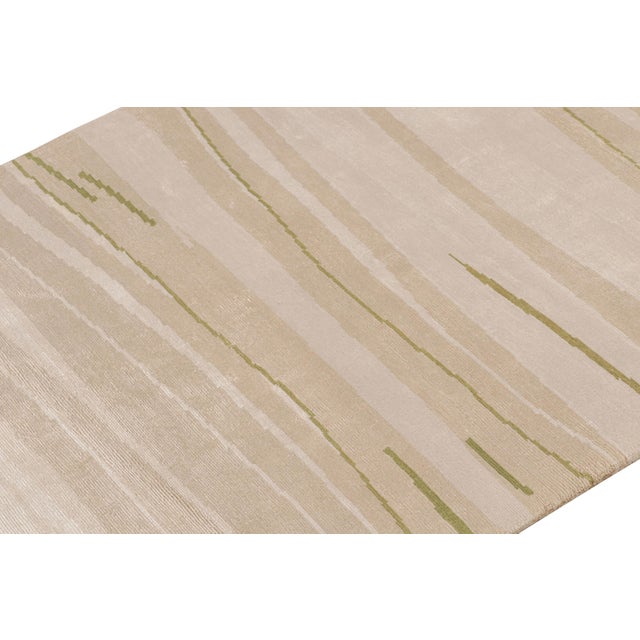 This hand-knotted runner from Rug & Kilim’s acclaimed New & Modern Collection enjoys a pure 100% silk body with natural...