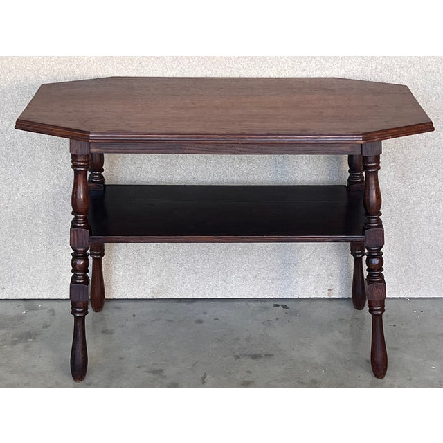Stunning walnut wood console or coffee, circa 1920s. Perfect for the Country style enthusiast or shabby chic lover...