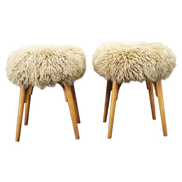 Cream Mid-Century Sheepskin and Beechwood Stools, 1950s, Set of 2 For Sale - Image 8 of 8