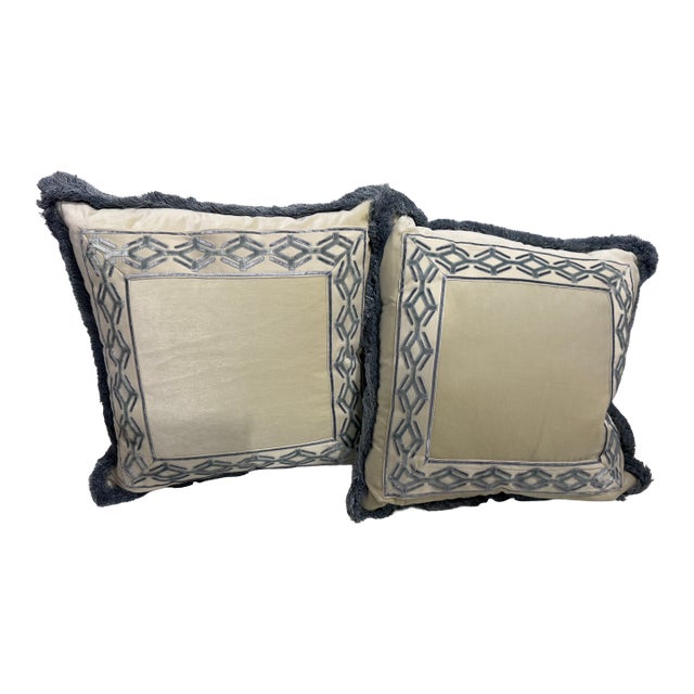 Set of 2 Decorative Pillows For Sale