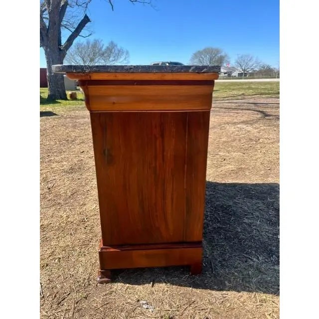 19th Century Louis Philippe Flam Mahogany Marble Top Chest of Drawer / Commodes For Sale - Image 16 of 18
