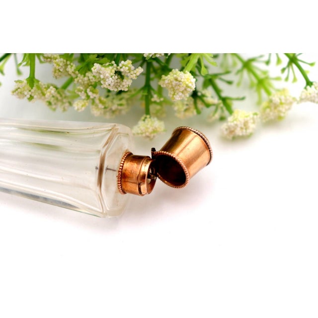 Perfume Bottle in Glass and 15 Karat Gold, in Worn conditions. Designed 1890 to 1919